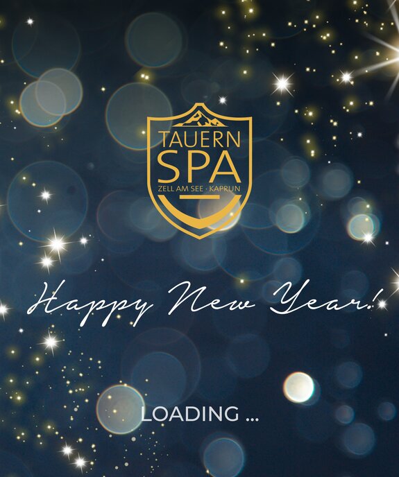 Tauern Spa Logo mit "Happy New Year" vor blauem Hintergrund mit Sternen und Bokeh-Effekt