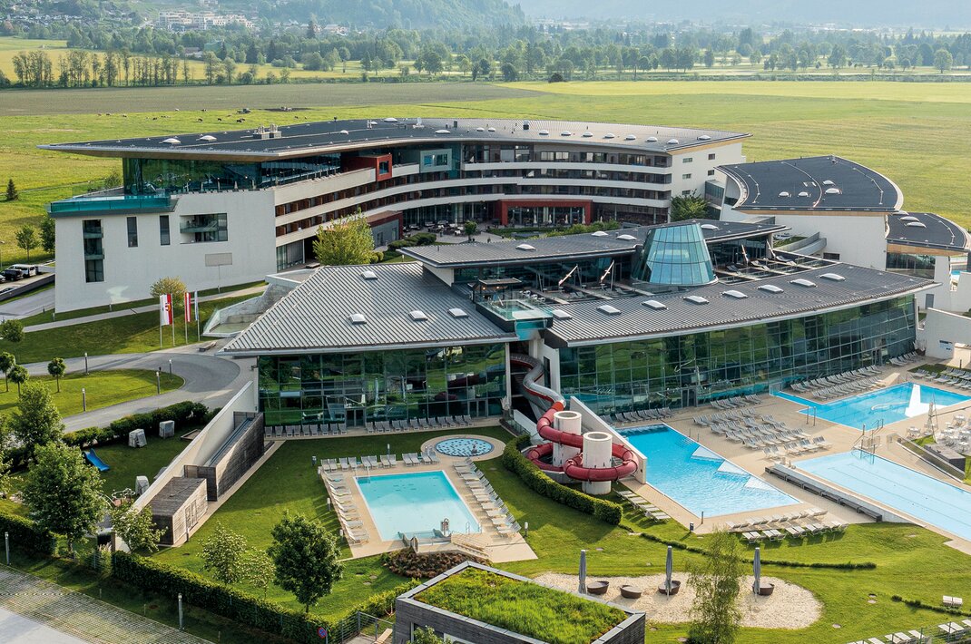 Tauern SPA mit Außenpools und Rutschen
