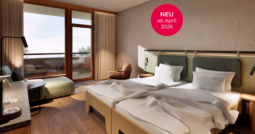 Modernes Hotelzimmer mit Balkon und zwei Betten