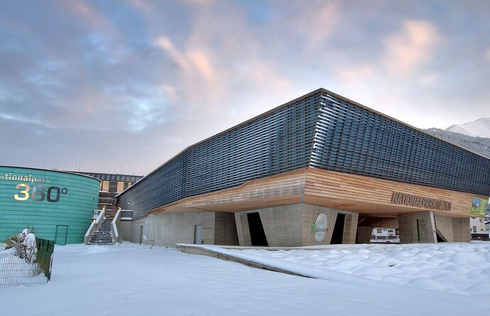Nationalparkzentrum Hohe Tauern in winterlicher Berglandschaft